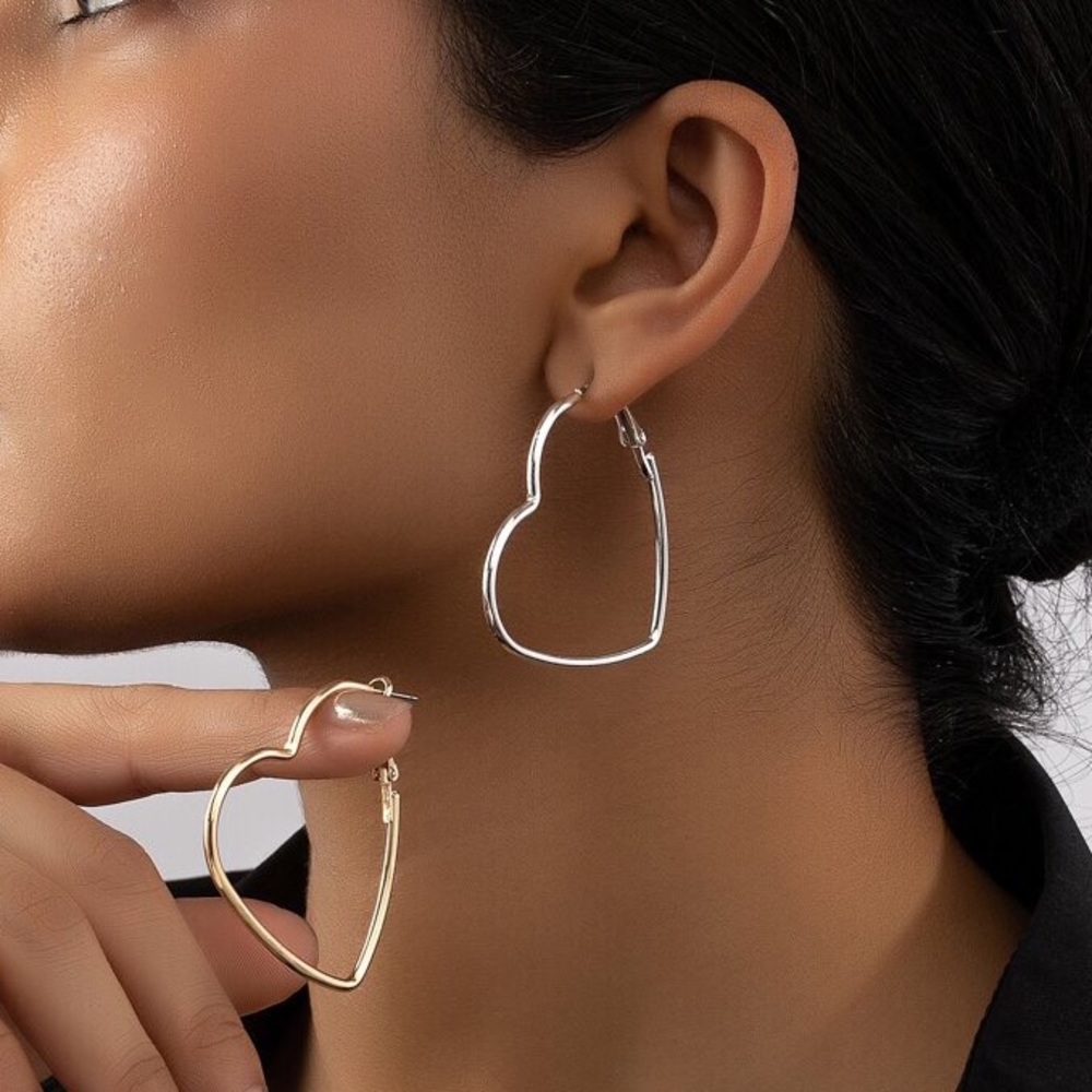 ⚜️𝟯𝟬%𝗢𝗙𝗙 𝗯𝘂𝗻𝗱𝗹𝗲𝘀 𝟯+⚜️ NEW Large Heart Hoop Earrings - Picture 3 of 15